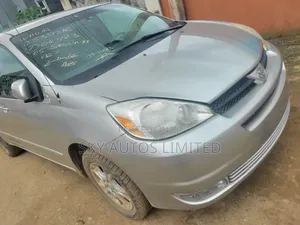 Toyota Sienna LE AWD 2005 Silver