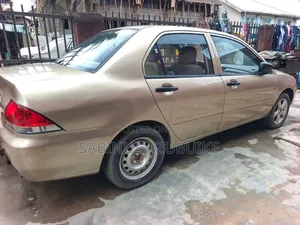 Mitsubishi Lancer 2004 Gold