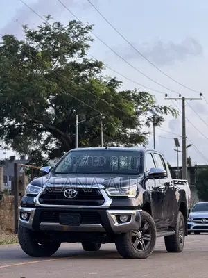 New Toyota Hilux 2025 Black