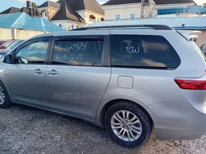 Toyota Sienna 2016 Silver