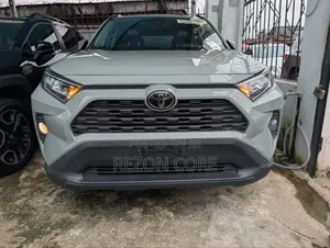 Toyota RAV4 XLE Premium 2021 Green