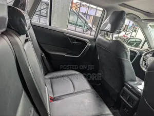 Toyota RAV4 XLE Premium 2021 Green