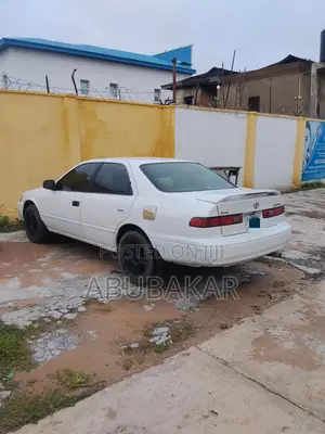 Toyota Camry Automatic 1999 White
