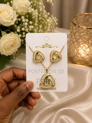 Mira Gold Elegant Glow Jewelry