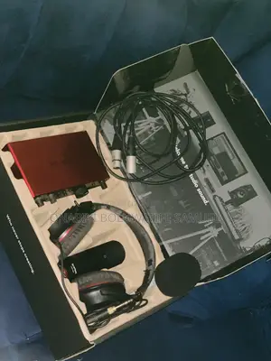 Focusrite 2i2 4th Gen Bundle With Mic and Headphones (Used)