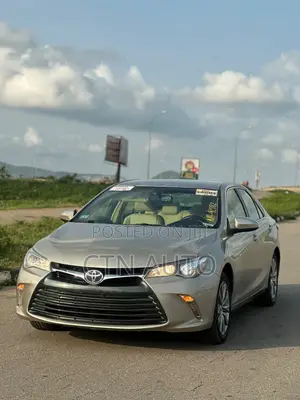 Toyota Camry XLE 4dr Sedan (2.5L 4cyl 6A) 2016