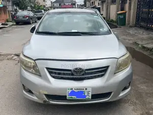 Toyota Corolla LE 4dr Sedan (1.8L 4cyl 4A) 2010 Silver