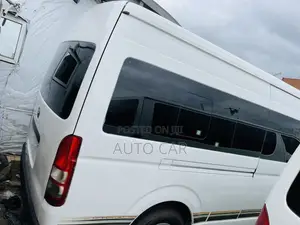 Toyota HiAce 2013 White
