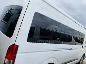 Toyota HiAce 2013 White