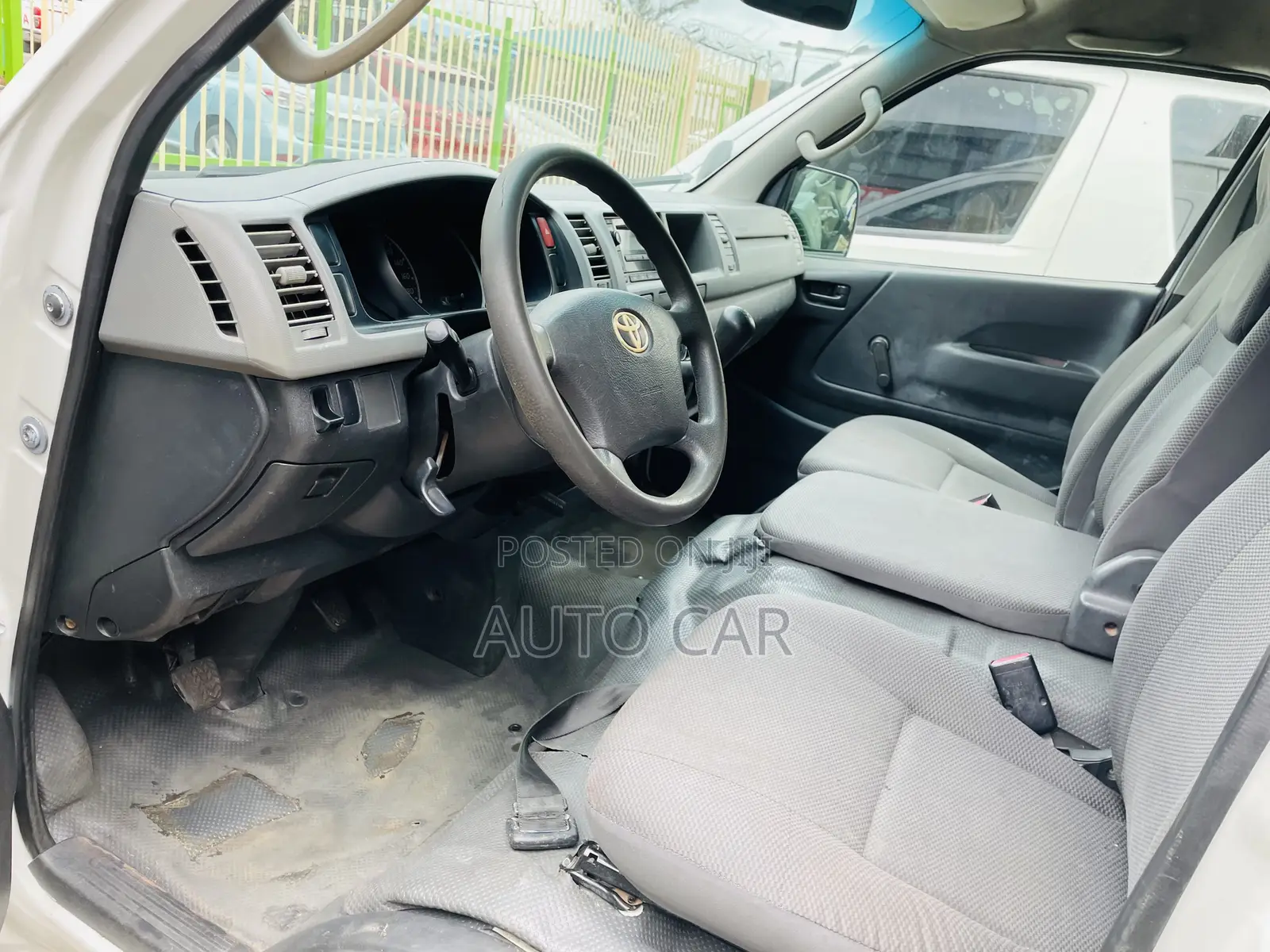 Toyota HiAce 2013 White
