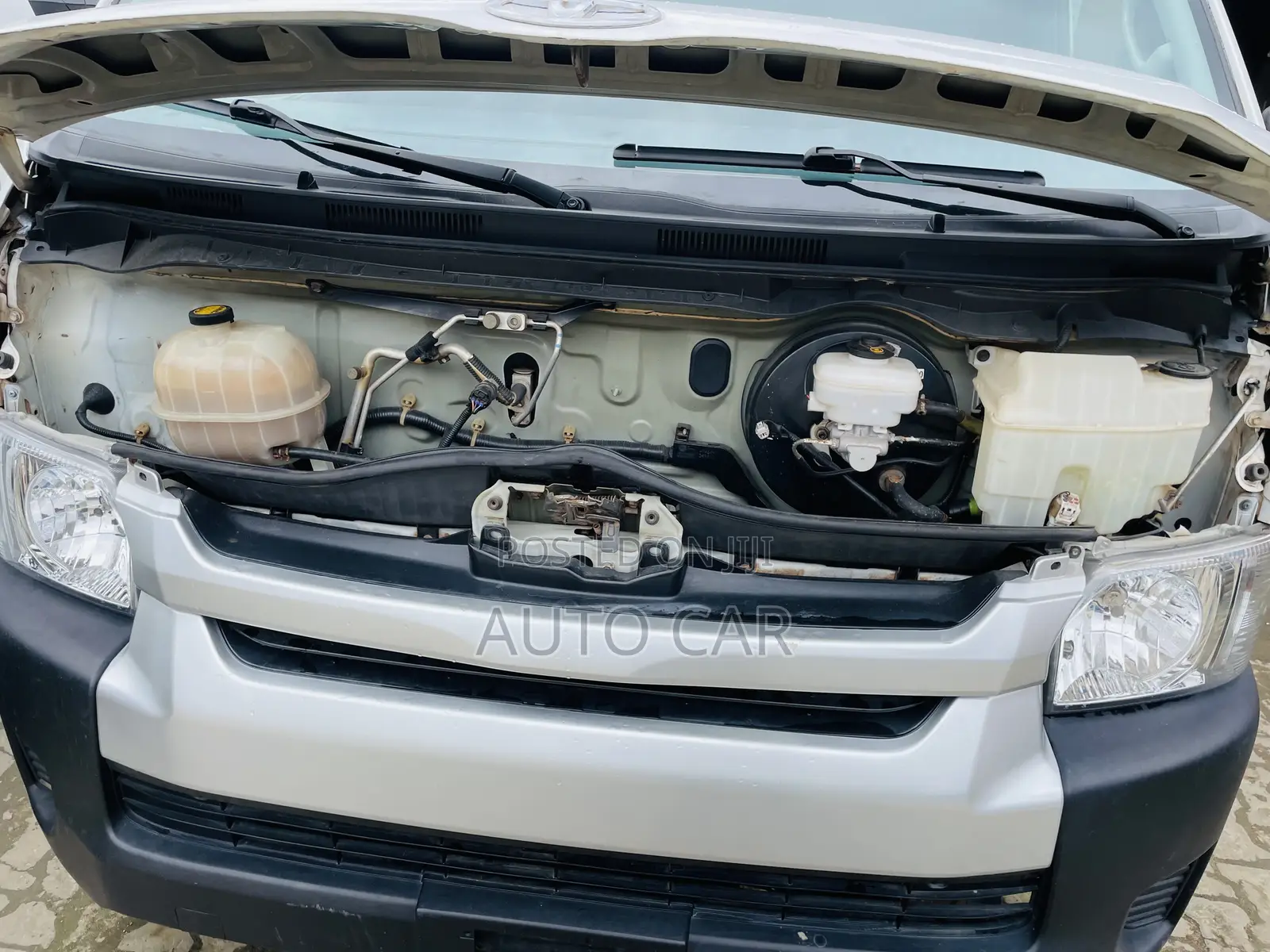 Toyota HiAce 2013 White
