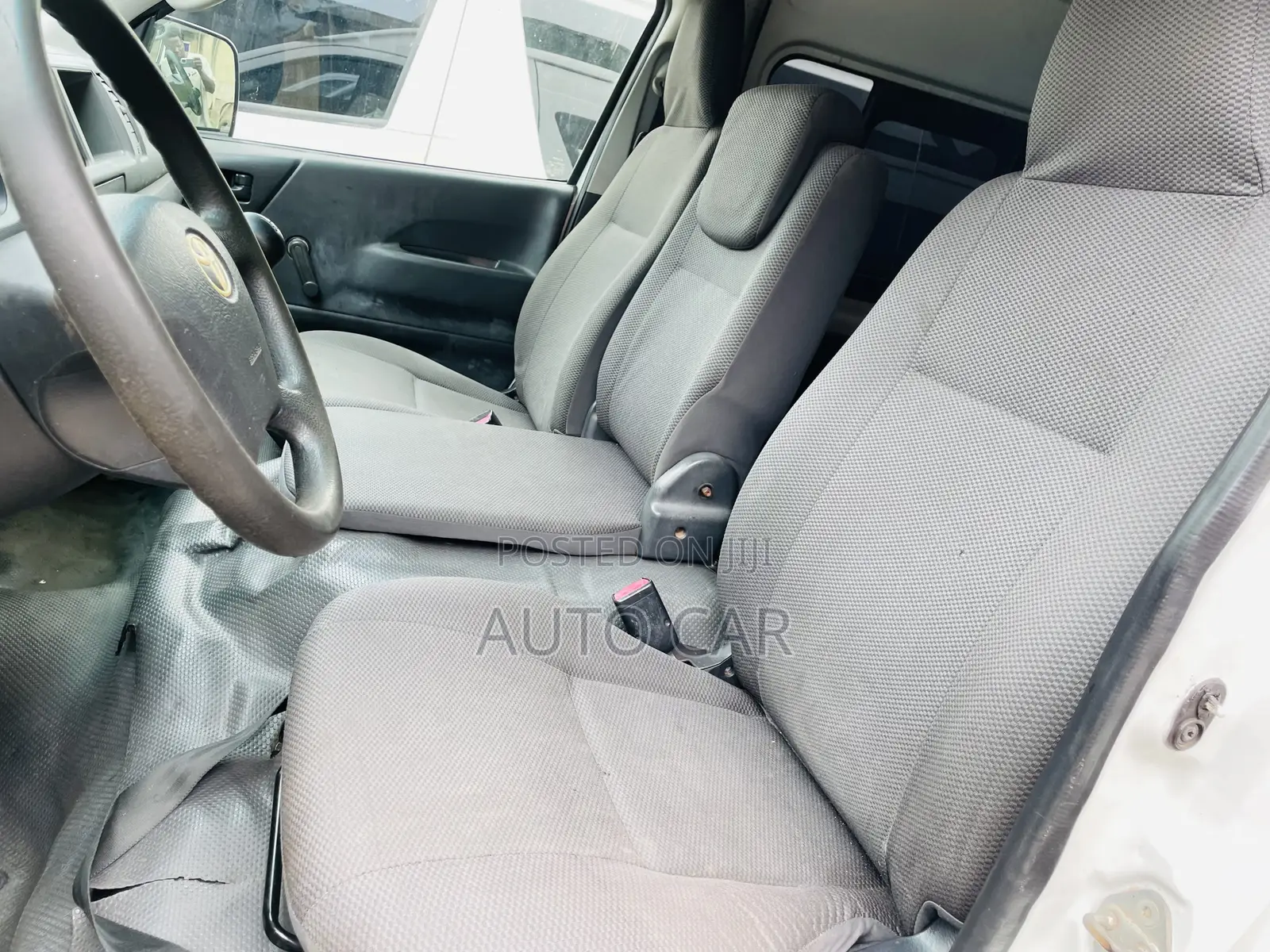 Toyota HiAce 2013 White