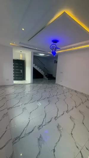 3bdrm Townhouse / Terrace in Kabusa Gardens, Dakwo District for rent