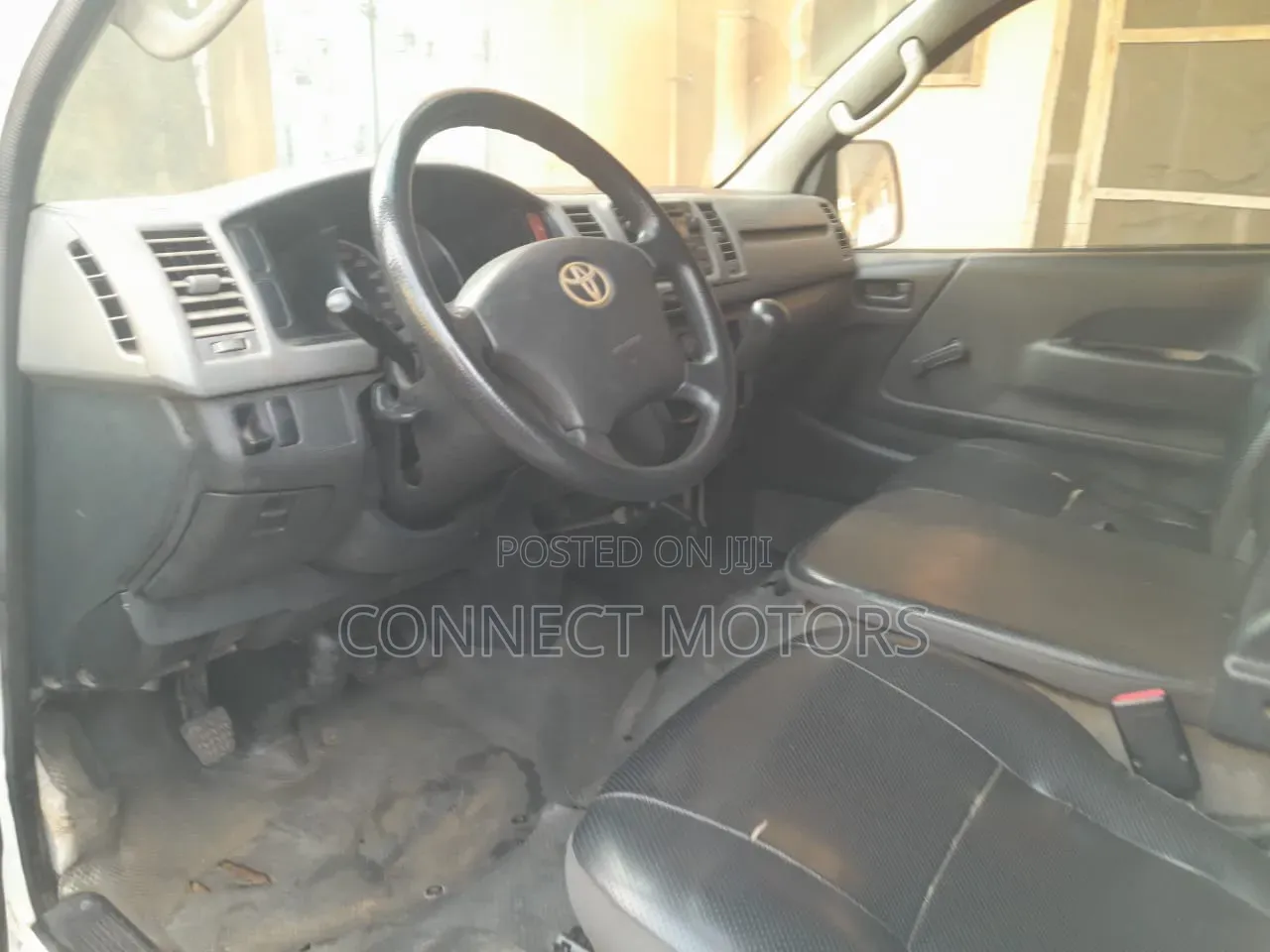Toyota HiAce 2011 White