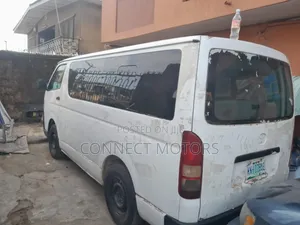 Toyota HiAce 2011 White