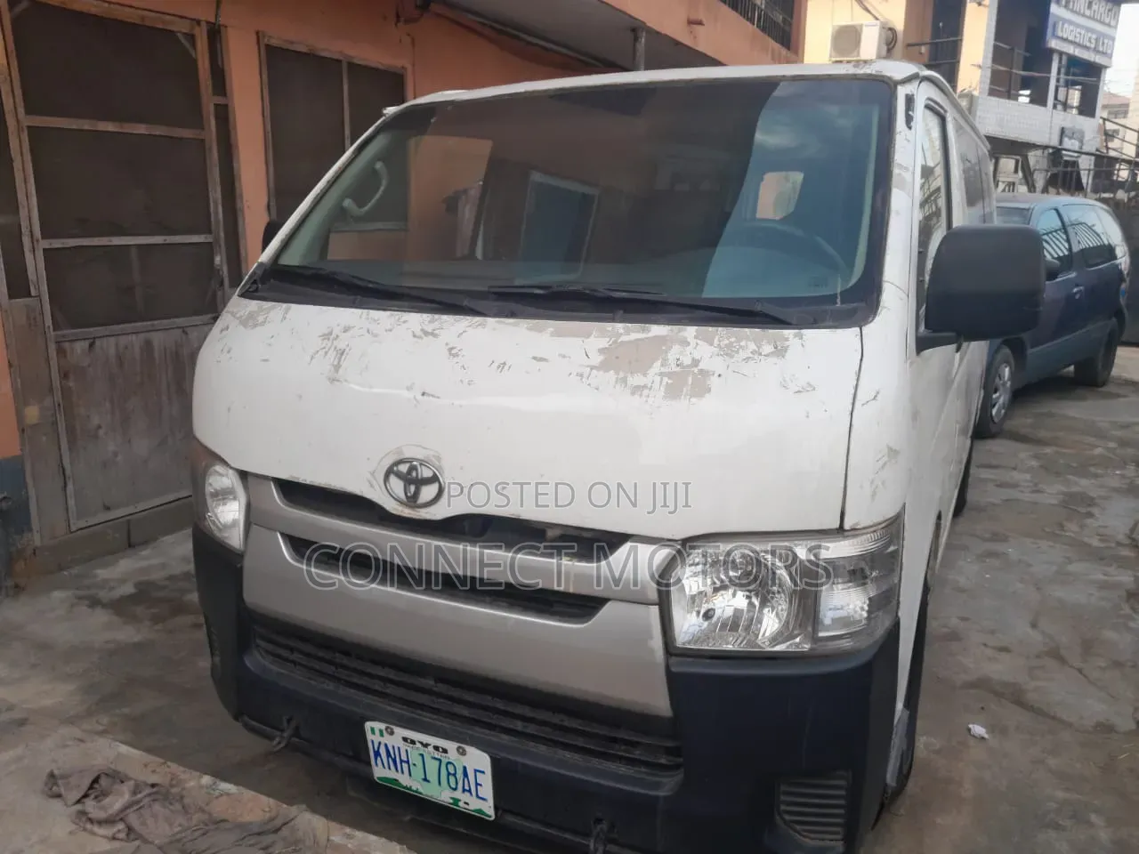 Toyota HiAce 2011 White