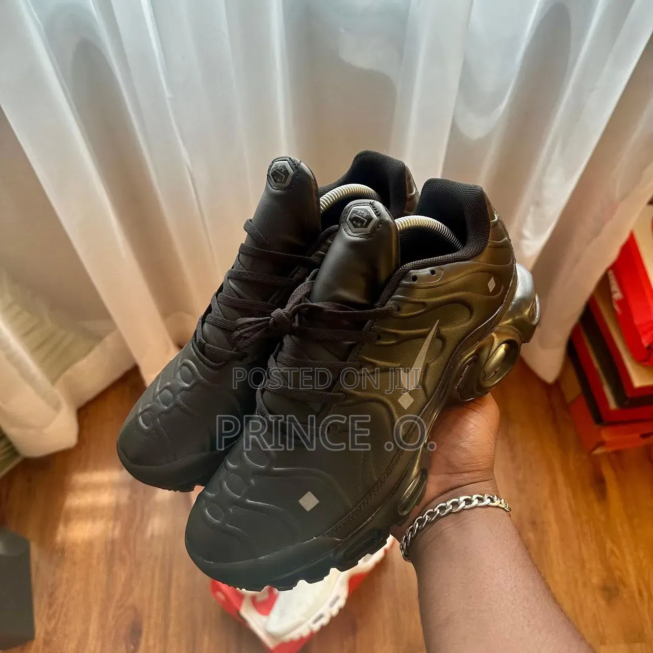 Black Airmax Plus 98 Sneakers