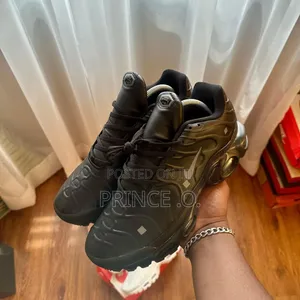 Black Airmax Plus 98 Sneakers