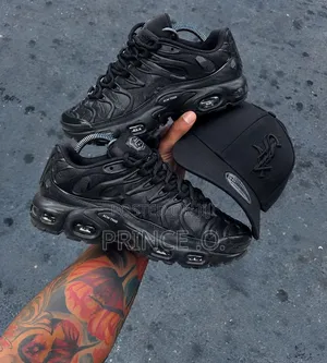 Black Airmax Plus 98 Sneakers