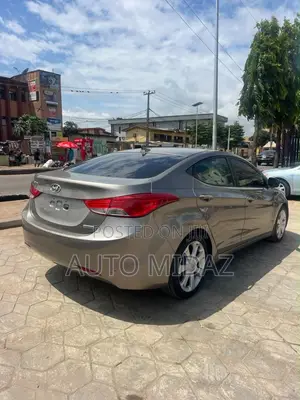 Hyundai Elantra Limited Sedan FWD (1.8L 4cyl 6A) 2013 Gold