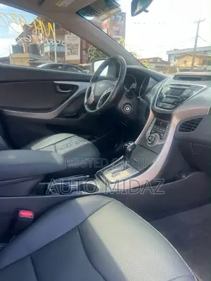 Hyundai Elantra Limited Sedan FWD (1.8L 4cyl 6A) 2013 Gold