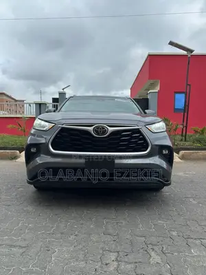 Toyota Highlander XLE 2021 Gray