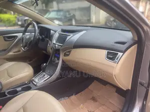 Hyundai Elantra 2012