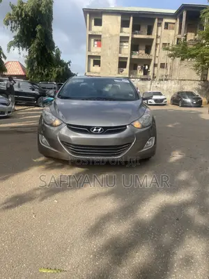 Hyundai Elantra 2012