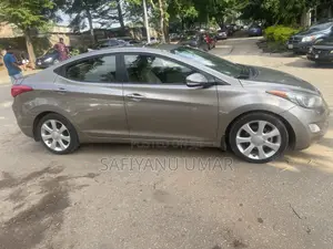 Hyundai Elantra 2012