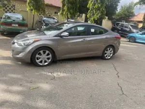 Hyundai Elantra 2012