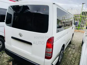 Toyota HiAce 2013 White