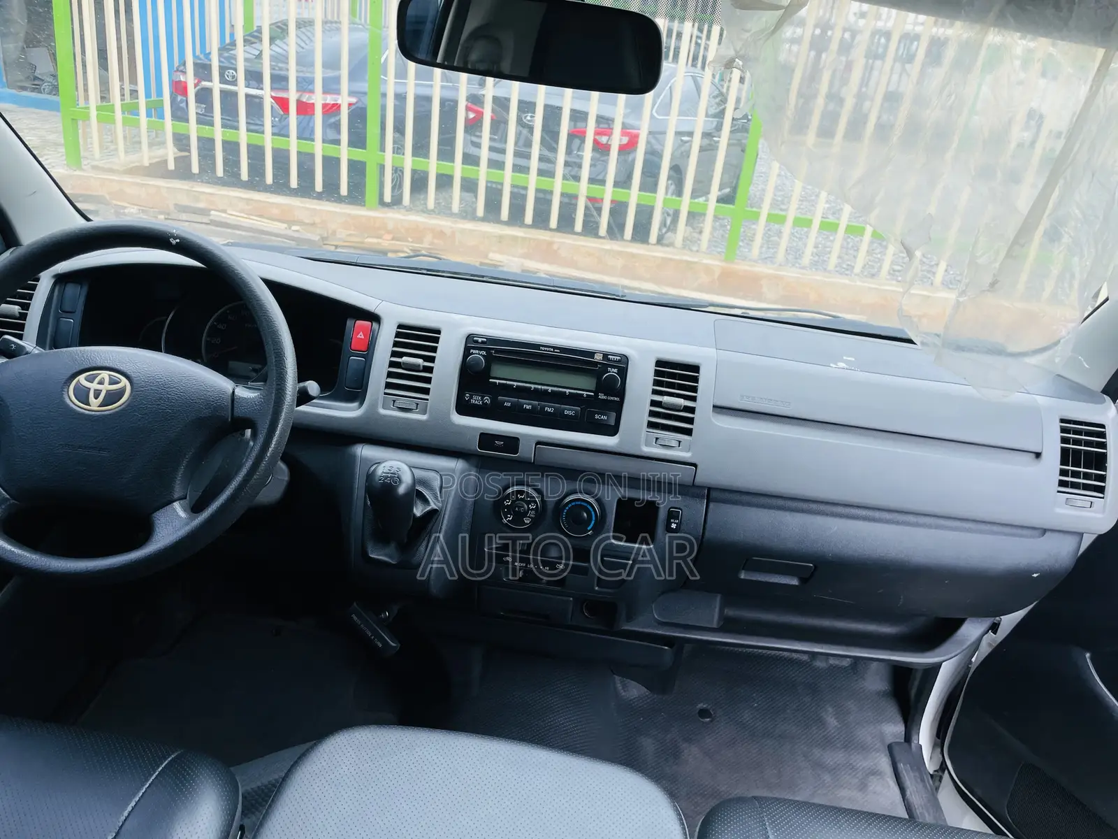 Toyota HiAce 2013 White