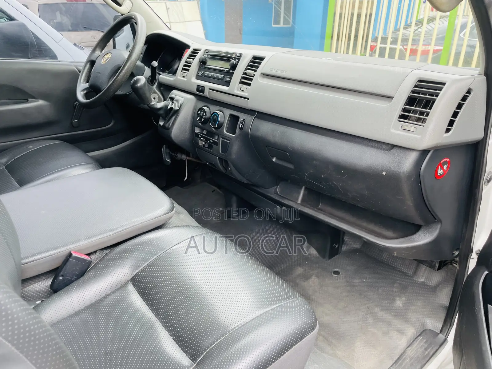 Toyota HiAce 2013 White