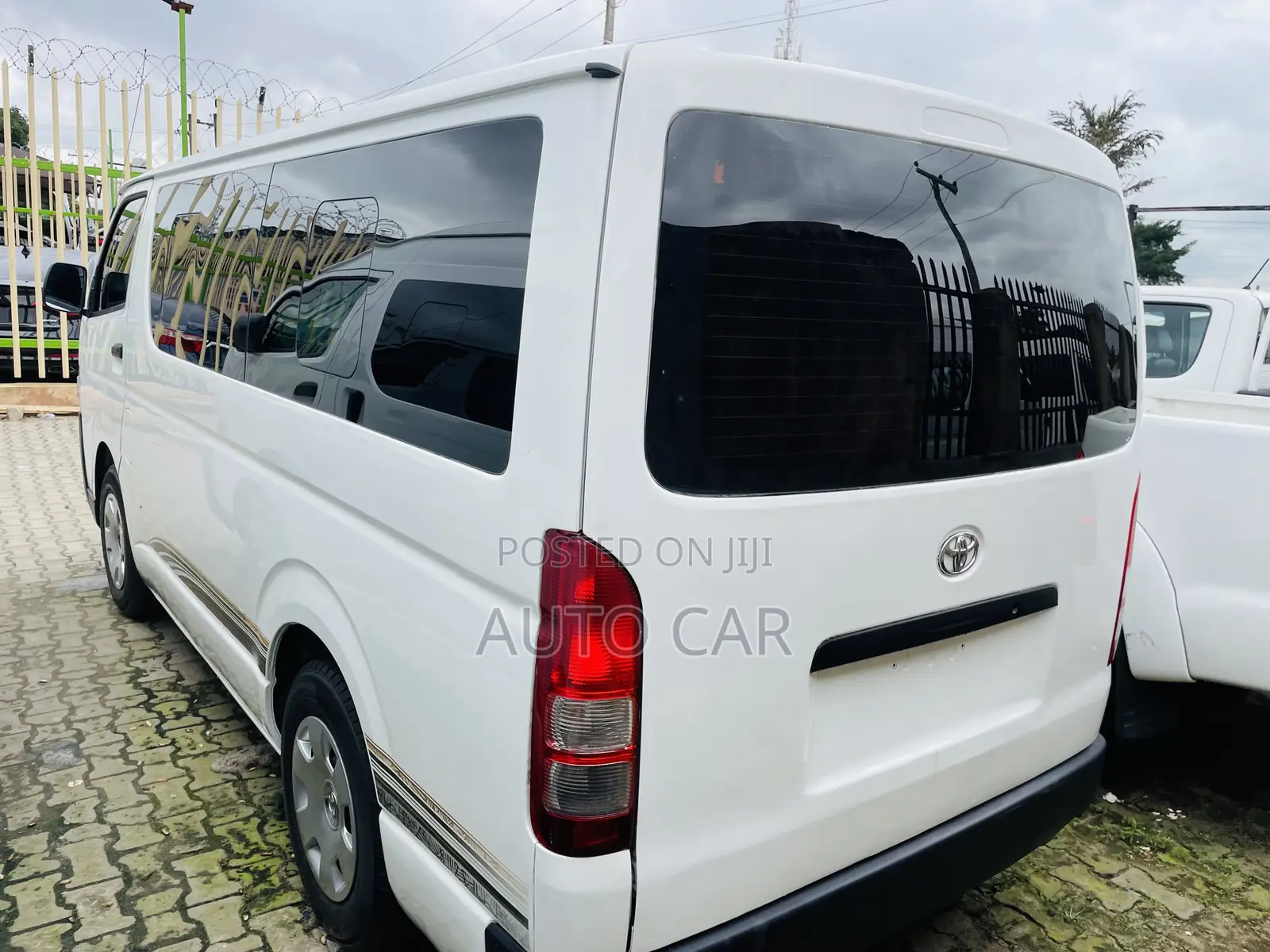 Toyota HiAce 2013 White
