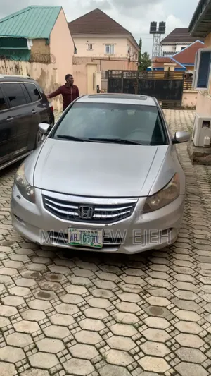 Honda Accord 2011 Silver