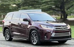 Toyota Highlander XLE 4x4 V6 (3.5L 6cyl 8A) 2018