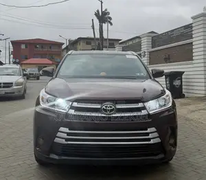 Toyota Highlander Limited 4dr SUV AWD (3.5L 6cyl 6A) 2014