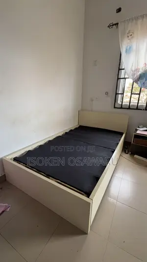 Minimal Assembly Bed Frame 75 by 24 Inches
