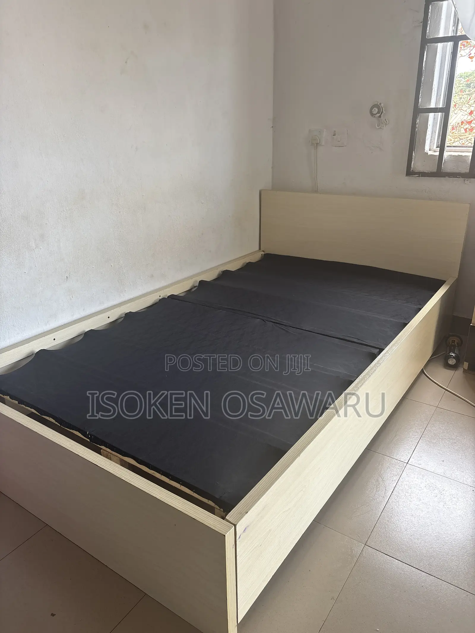 Minimal Assembly Bed Frame 75 by 24 Inches