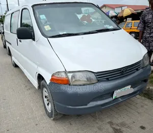 Toyota HiAce 2005 White