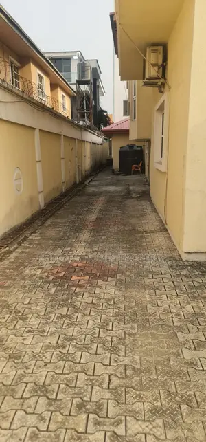 7bdrm Duplex in Lekki Phase 1 for rent