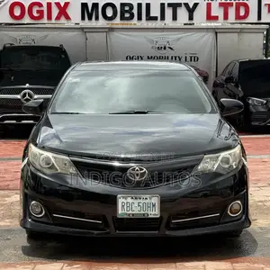 Toyota Camry SE 4dr Sedan (2.5L 4cyl 6A) 2013 Black