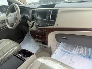 Toyota Sienna 2012 Green