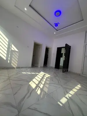 Mini Flat in (3)Beachfront Estate, Lagos Island / Lagos Island for rent