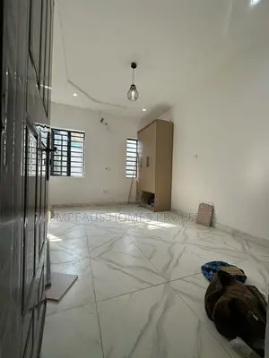 Mini Flat in (3)Beachfront Estate, Lagos Island / Lagos Island for rent