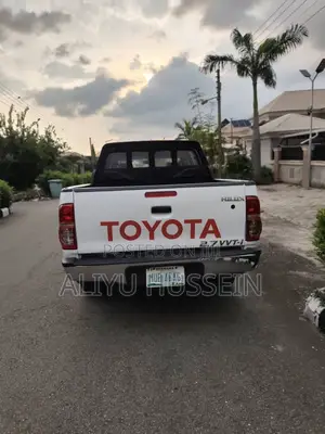 Toyota Hilux 2015 White