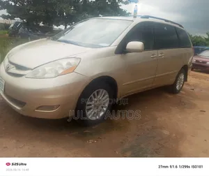 Toyota Sienna 2008 Gold