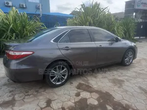 Toyota Camry SE 4dr Sedan (2.5L 4cyl 6A) 2016 Gray