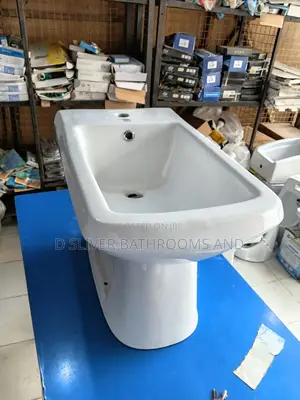 Modern Floor Standing Bidet – White Ceramic