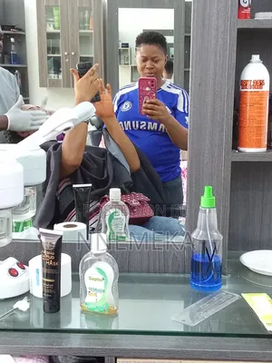 Professional Unisex Haircut .